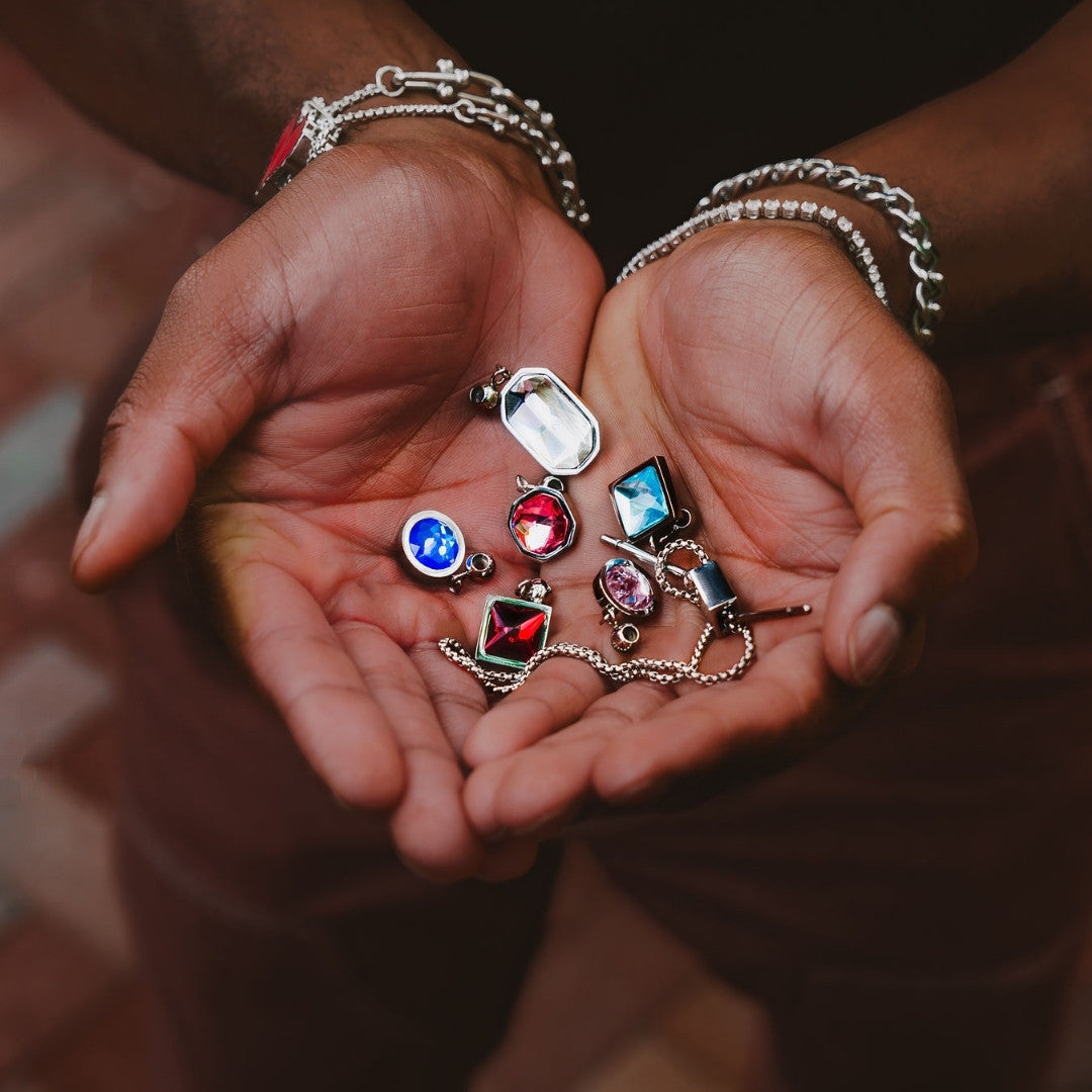 CLÀT Sapphire Charm