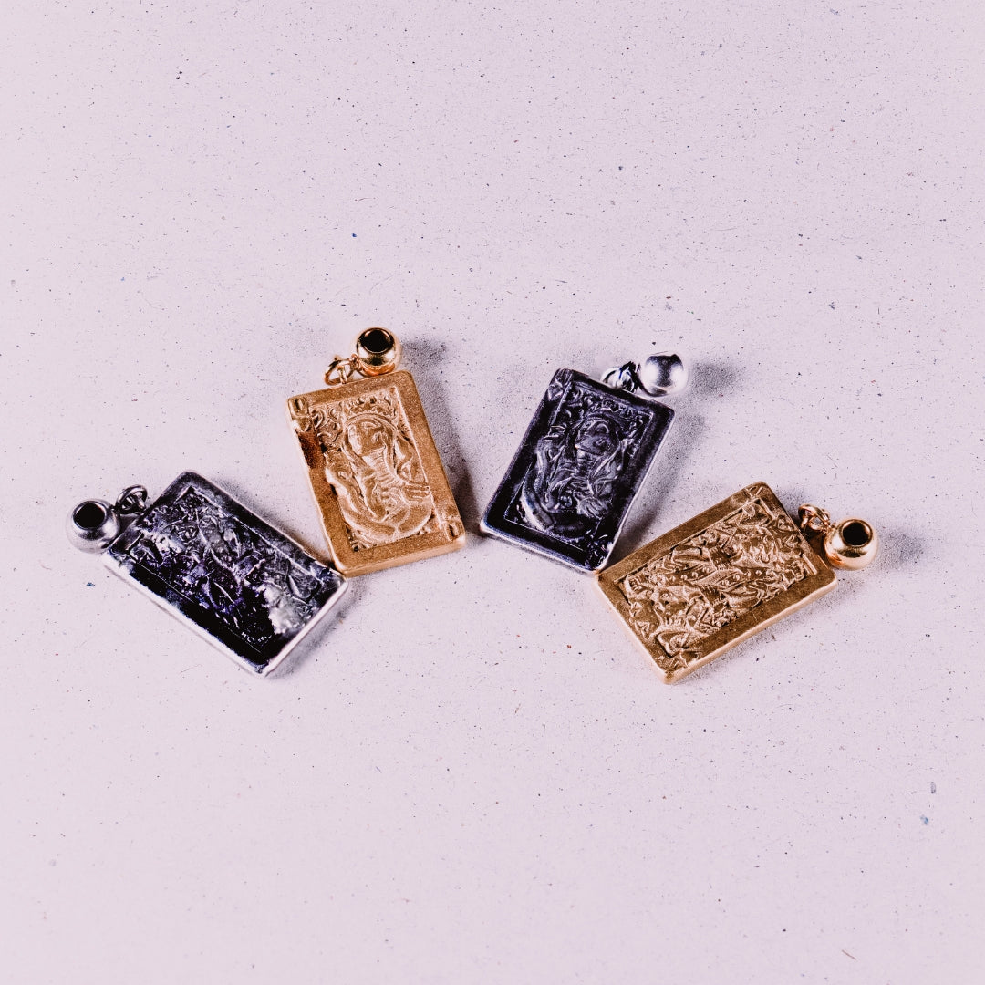 CLÀT Skeleton King Card Charm