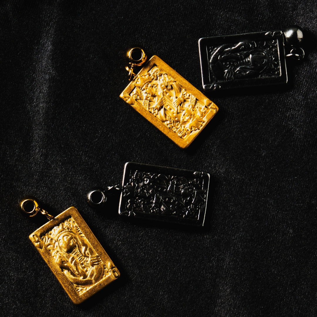 CLÀT Skeleton King Card Charm